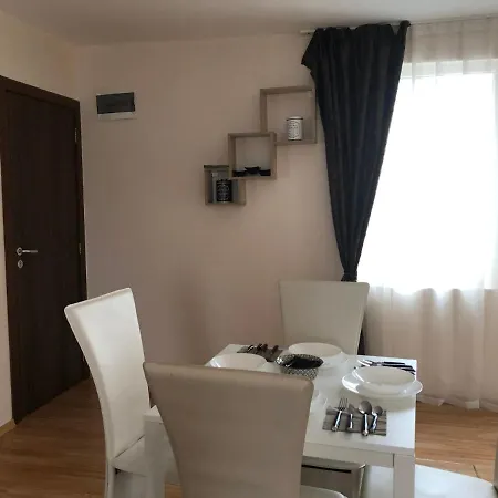 Palace De Luxe - *